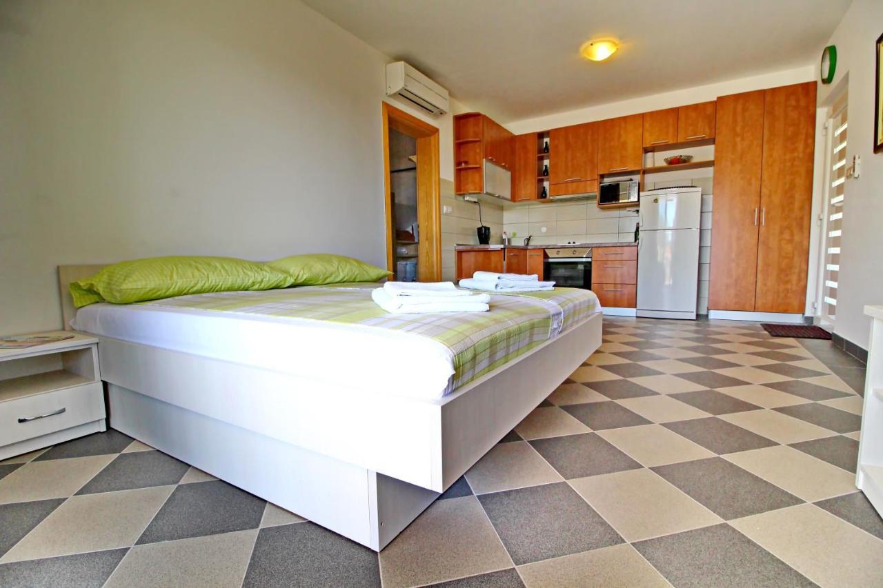 Apartments Gusti Drače Esterno foto